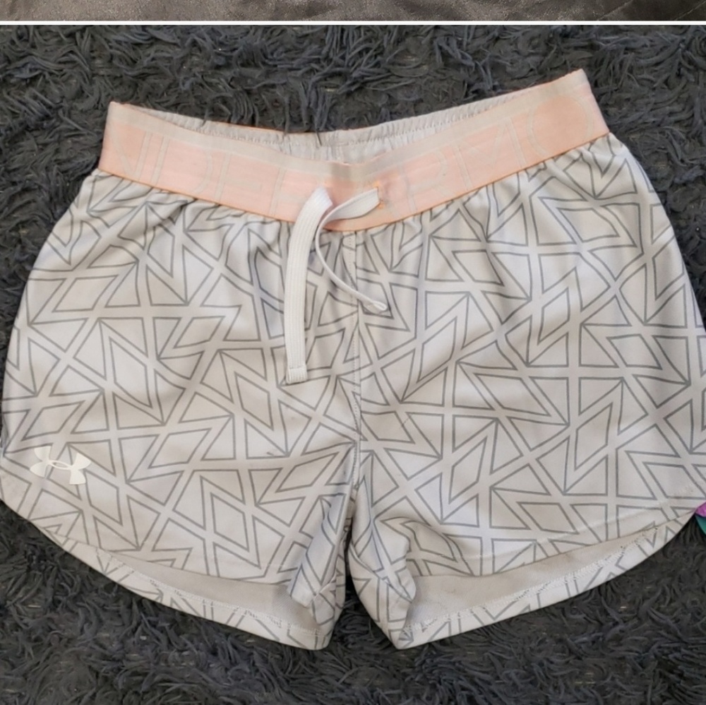 Youth Girl med under armour running shorts